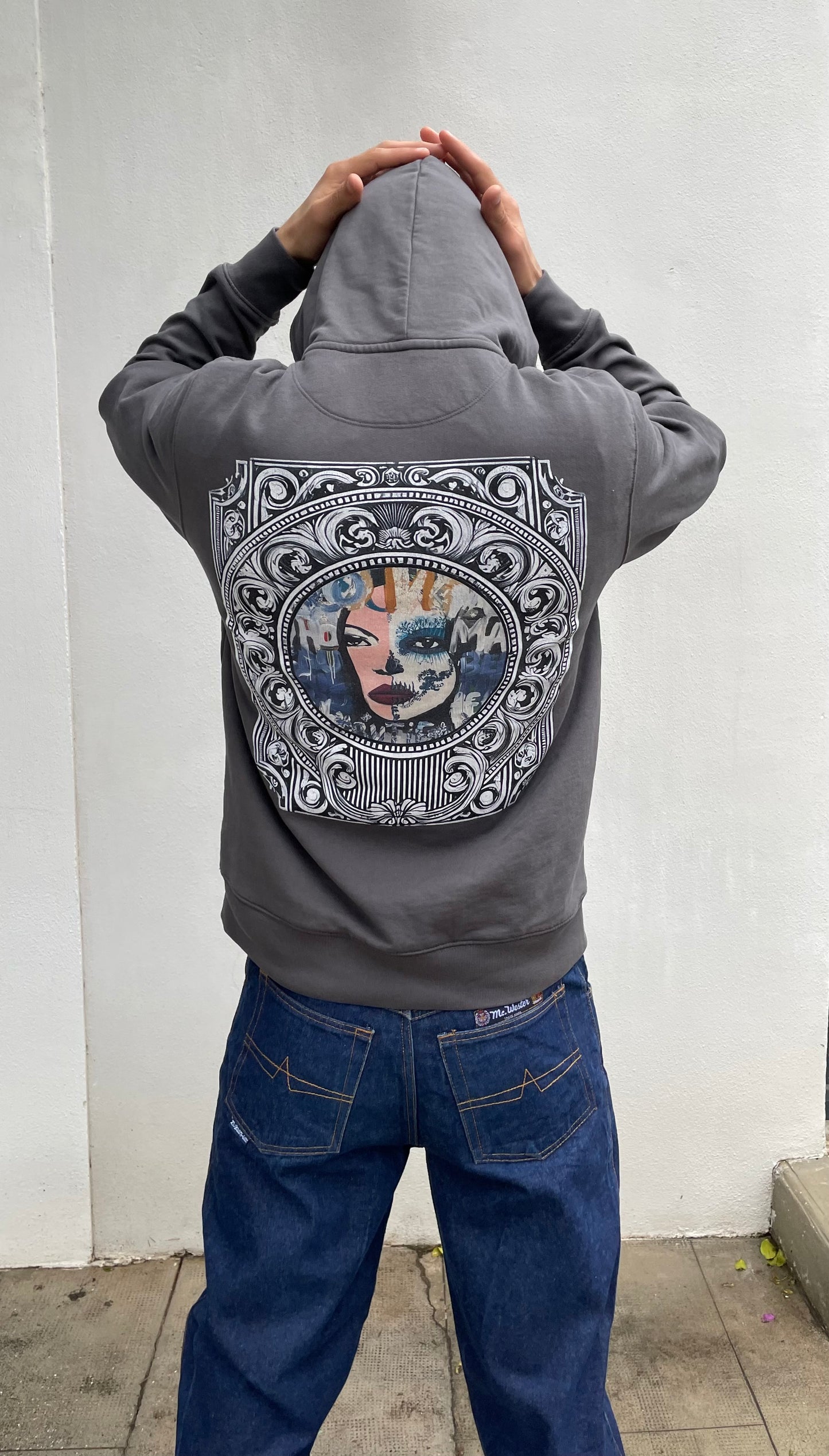 Iconic unisex hoodie