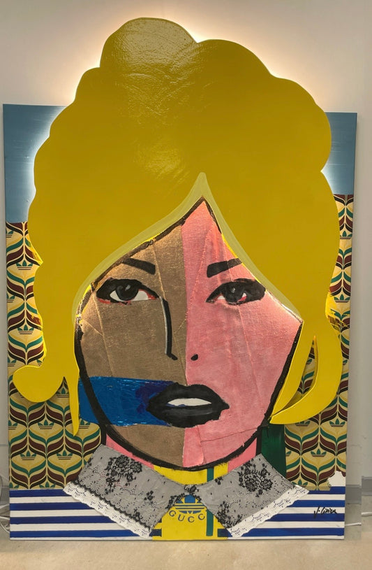 Jeune fille au chignon